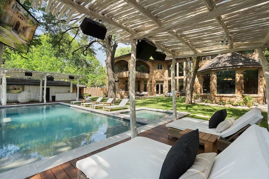 Cross Lake Hideaway Austin vacation rental photo 1