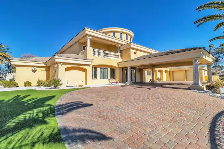 Vegas Outpost Las Vegas vacation rental photo 2