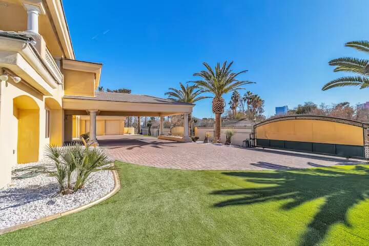 Vegas Outpost Las Vegas vacation rental photo 3