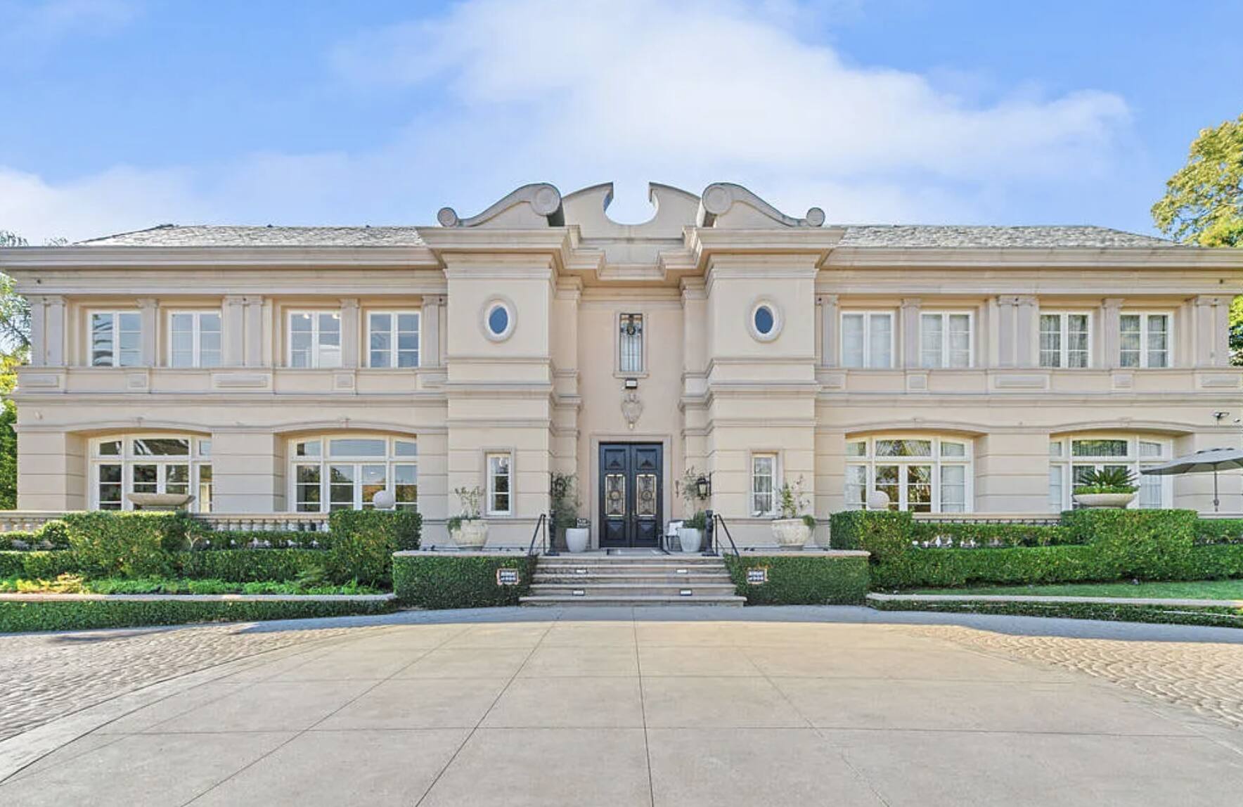 Embassy Los Angeles vacation rental photo 1