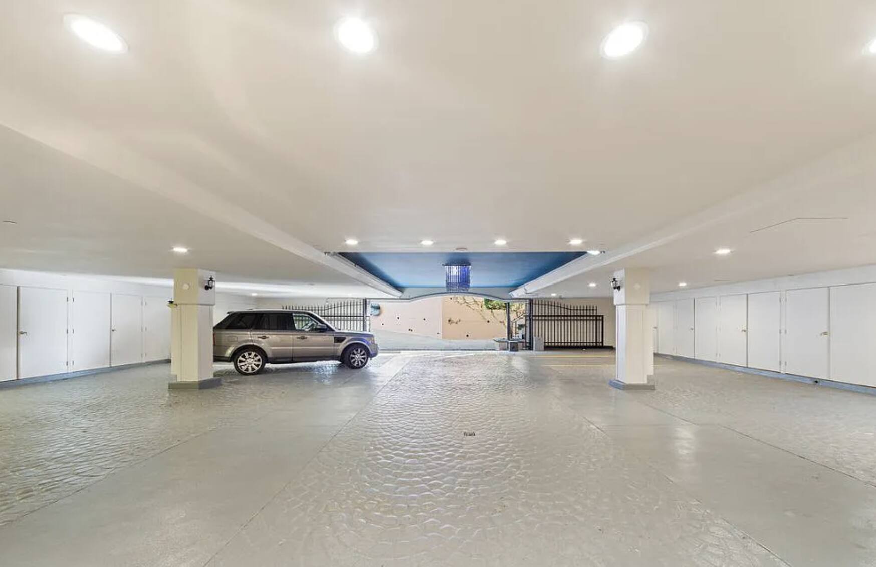 Embassy Los Angeles vacation rental photo 8