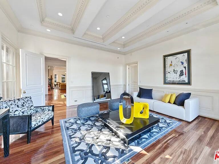 Embassy Los Angeles vacation rental photo 35