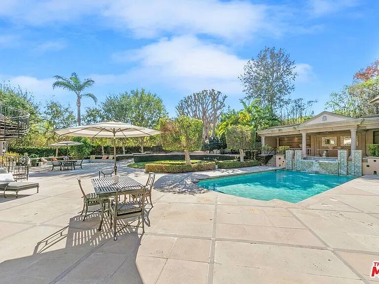 Embassy Los Angeles vacation rental photo 38