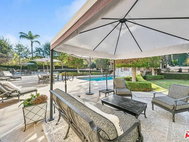 Embassy Los Angeles vacation rental photo 42
