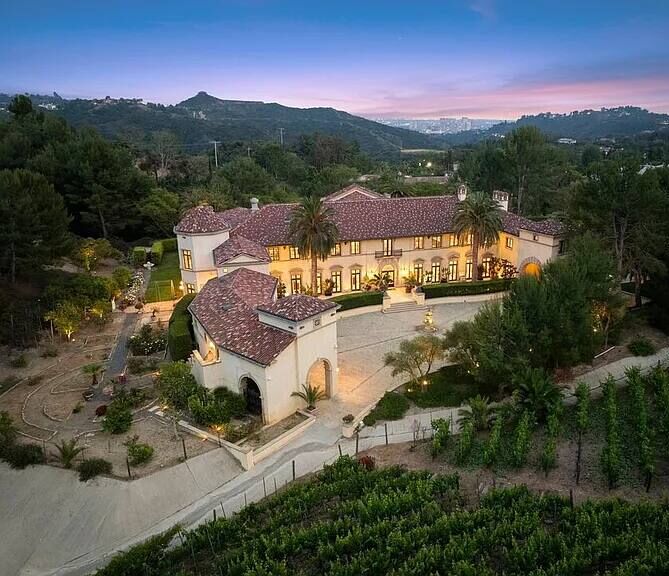 Gagganeau Chateau Los Angeles vacation rental photo 3