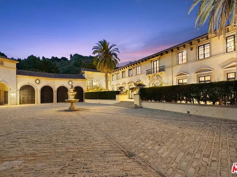 Gagganeau Chateau Los Angeles vacation rental photo 6