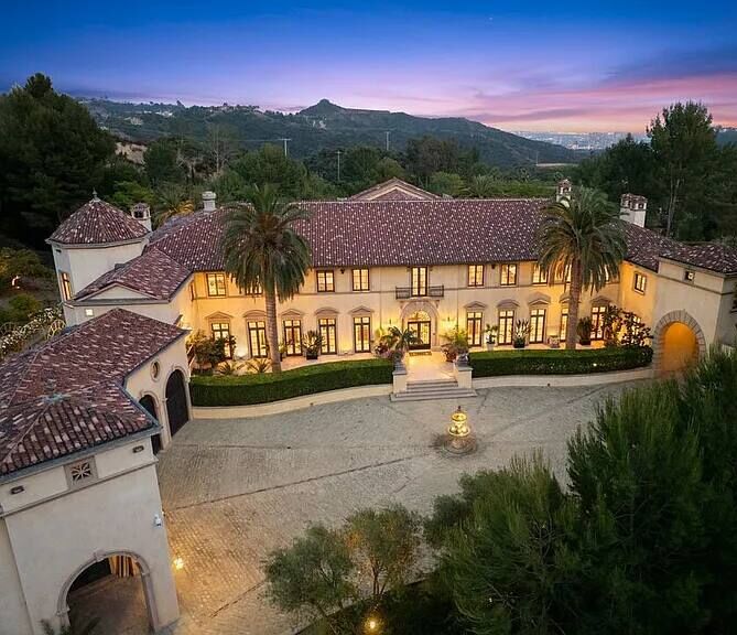 Gagganeau Chateau Los Angeles vacation rental photo 8