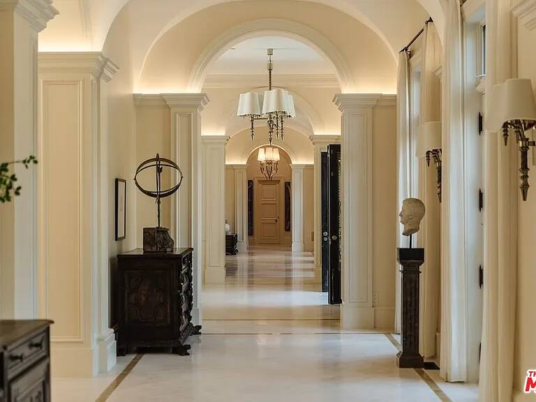 Gagganeau Chateau Los Angeles vacation rental photo 15