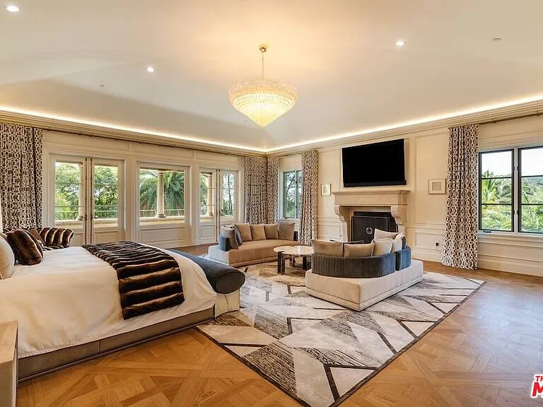 Gagganeau Chateau Los Angeles vacation rental photo 29