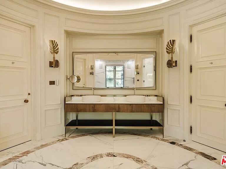 Gagganeau Chateau Los Angeles vacation rental photo 32