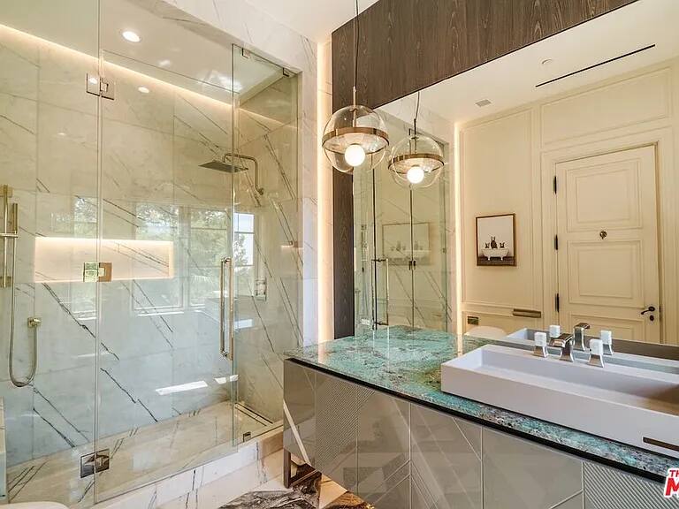 Gagganeau Chateau Los Angeles vacation rental photo 42