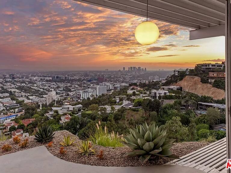 Koenig Los Angeles vacation rental photo 17
