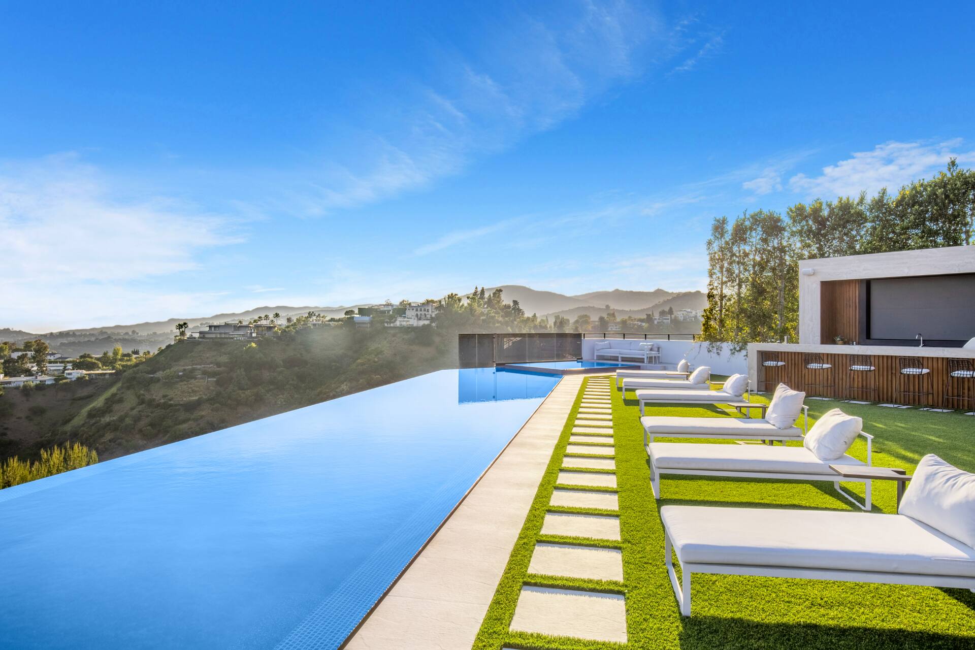 Paradise Sunset Los Angeles vacation rental photo 1