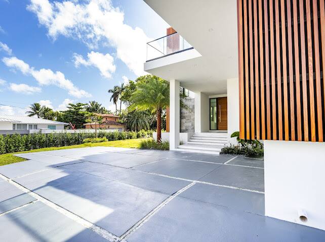 Beachfront Oasis Miami vacation rental photo 4