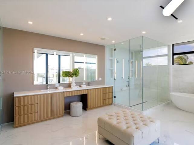 Beachfront Oasis Miami vacation rental photo 13