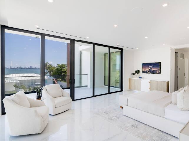 Beachfront Oasis Miami vacation rental photo 39